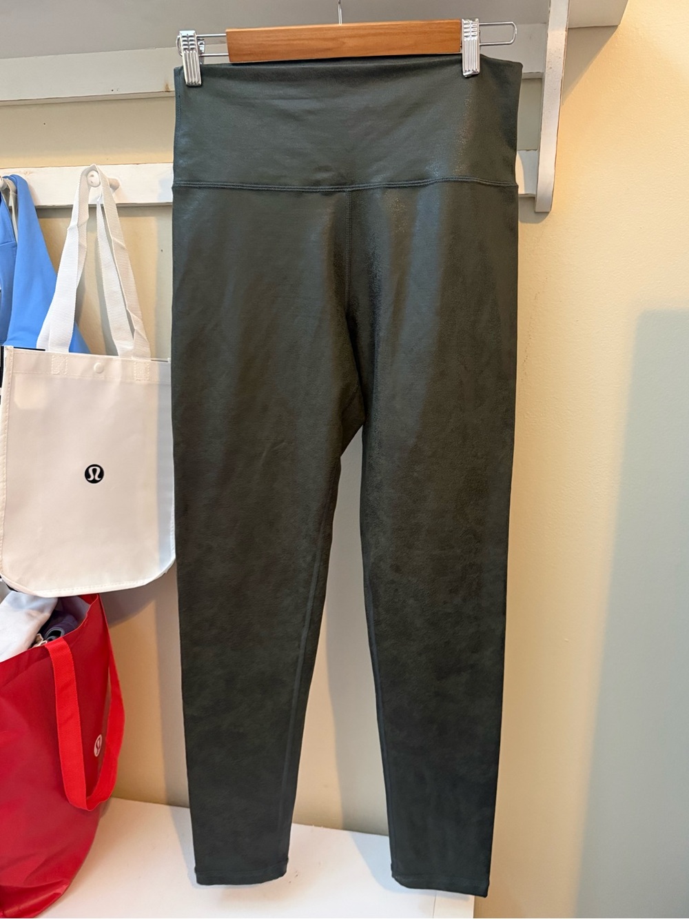 Aerie Offline Faux Leather Leggings High Waist 27” Size Large Olive Green 💎EUC